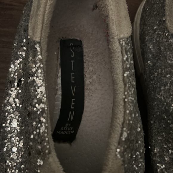 Steve Madden Silver & White Glitter All Star Sneakers - Size 9 - Picture 5 of 6